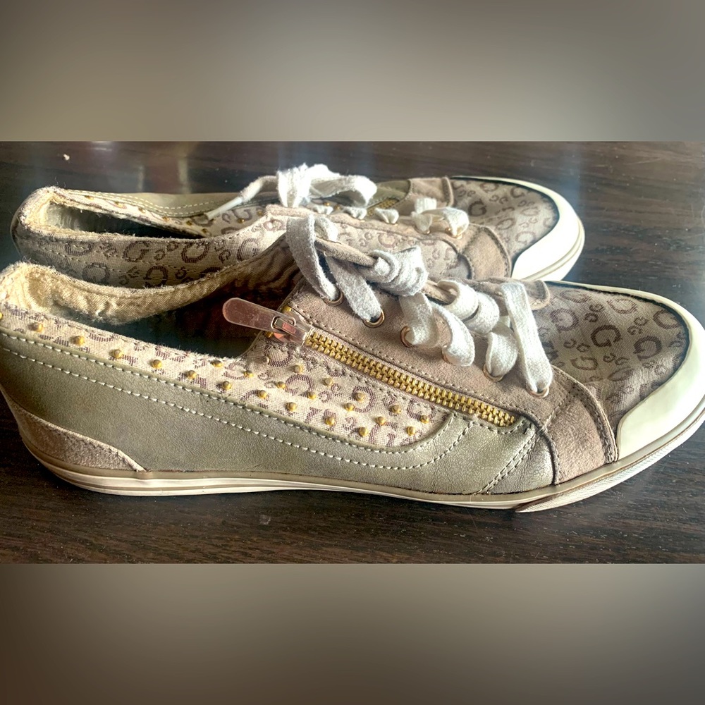 Womens casual shoes